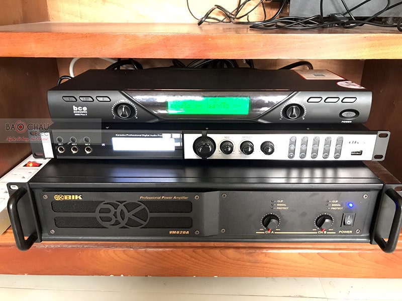 Dàn karaoke gia đình anh Lực