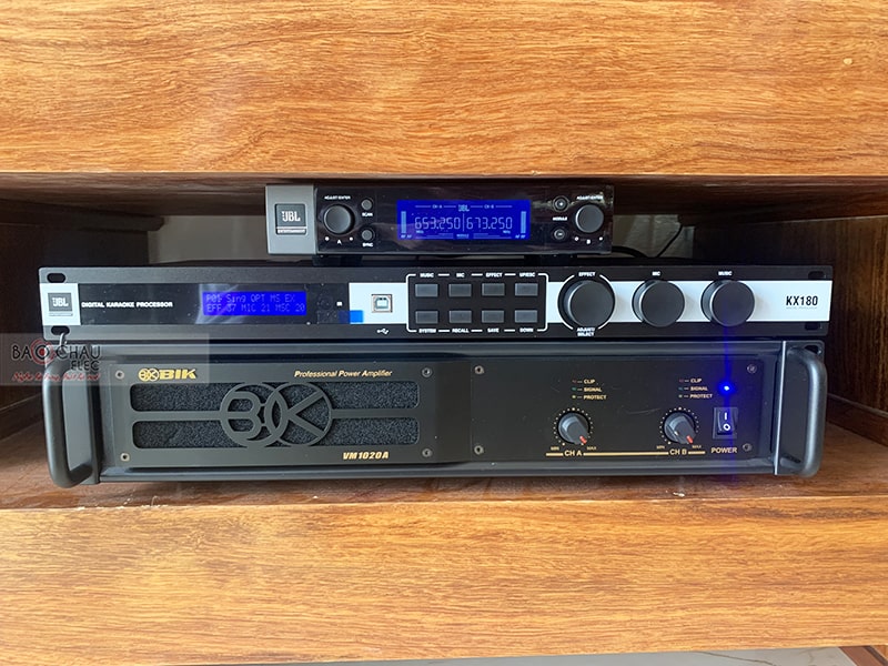 Dàn karaoke gia đình anh Thành 