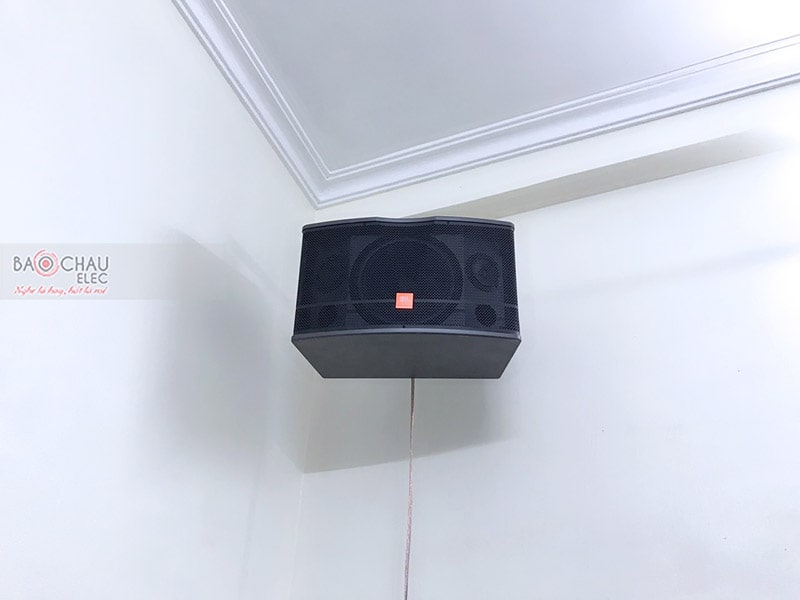 Dàn karaoke gia đình anh Toàn
