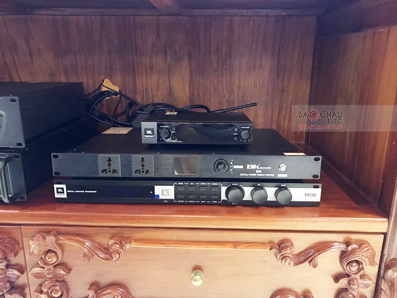 Dàn karaoke gia đình anh Tuyến