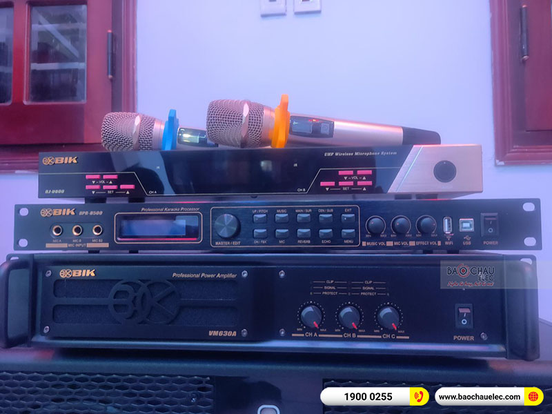Dàn karaoke gia đình anh Bình