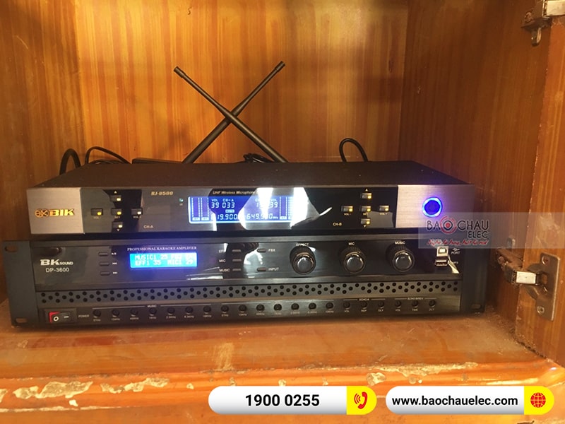 Dàn karaoke gia đình anh Linh