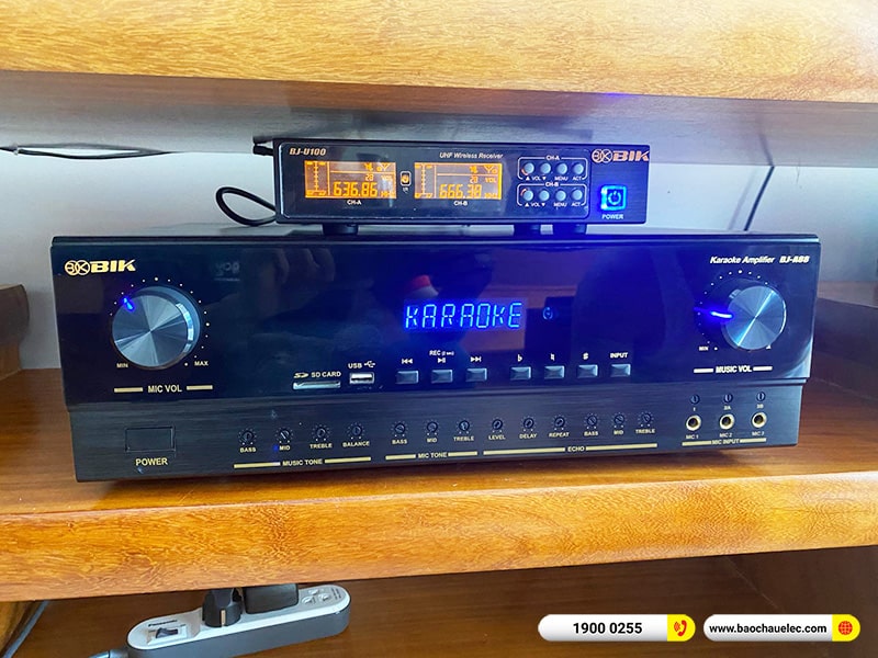 Dàn karaoke gia đình anh Liêm