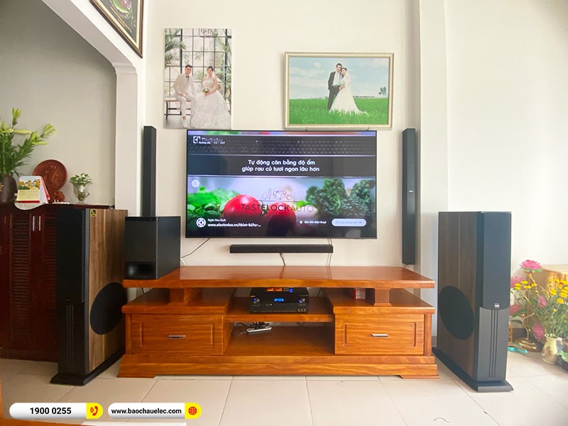 Dàn karaoke gia đình anh Liêm