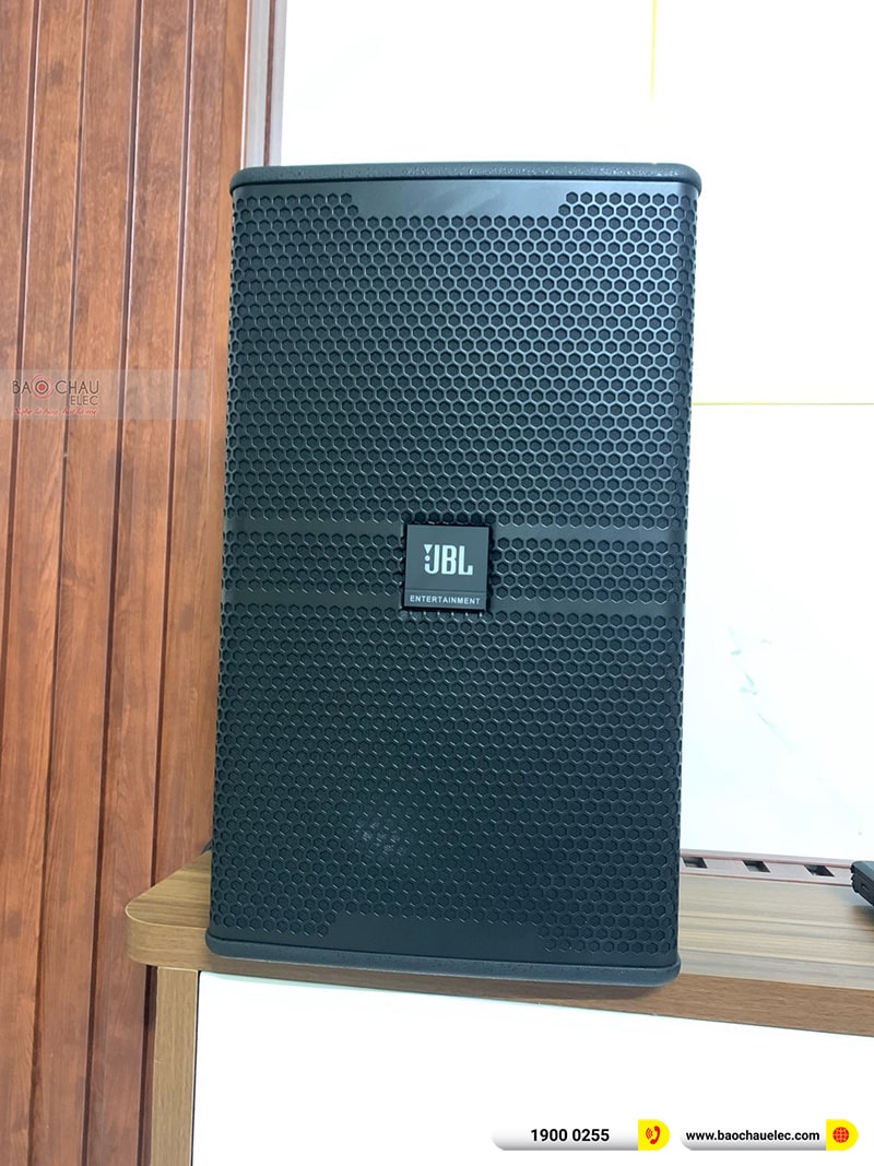 Dàn karaoke gia đình anh Chung