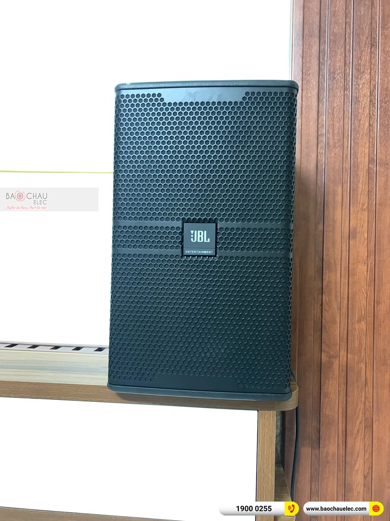 Dàn karaoke gia đình anh Chung