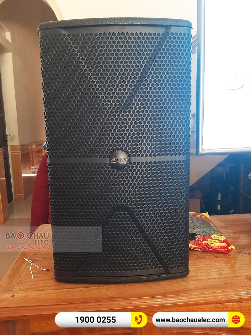 Dàn karaoke gia đình anh Mạnh