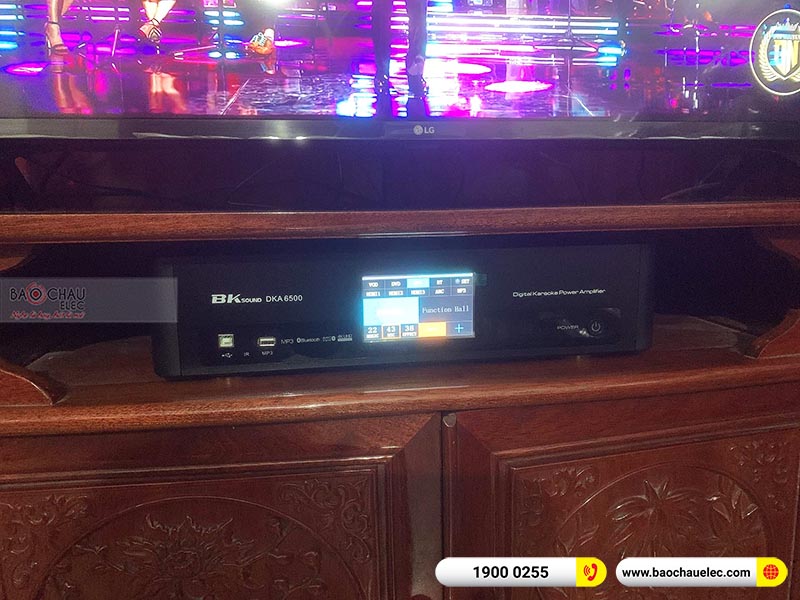 Dàn karaoke gia đình anh Minh