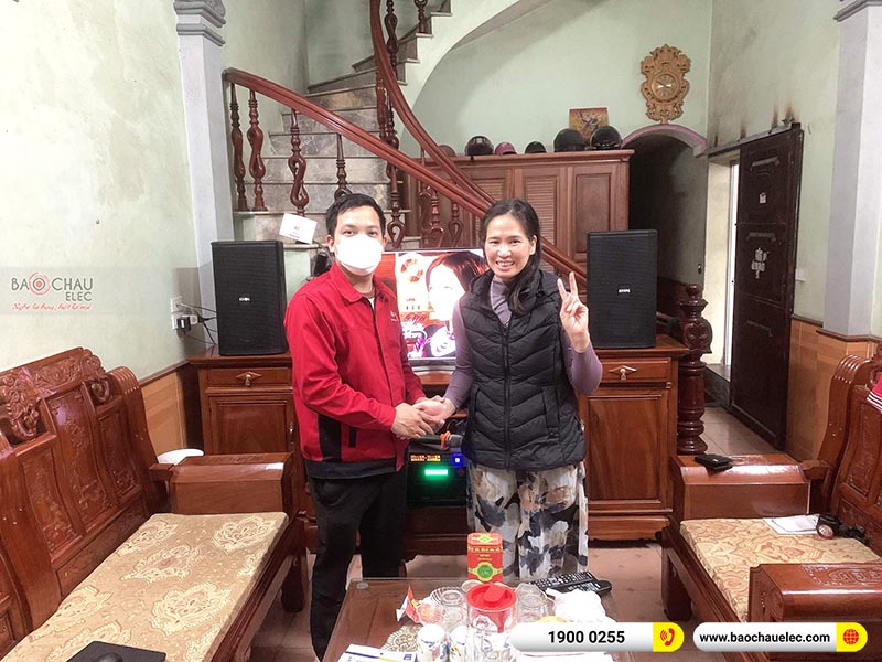 Dàn karaoke gia đình anh Thoan