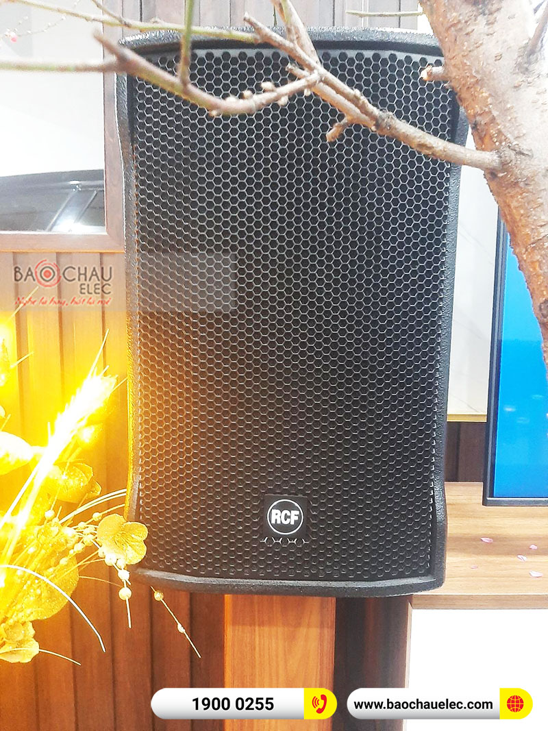 Dàn karaoke gia đình anh Toàn