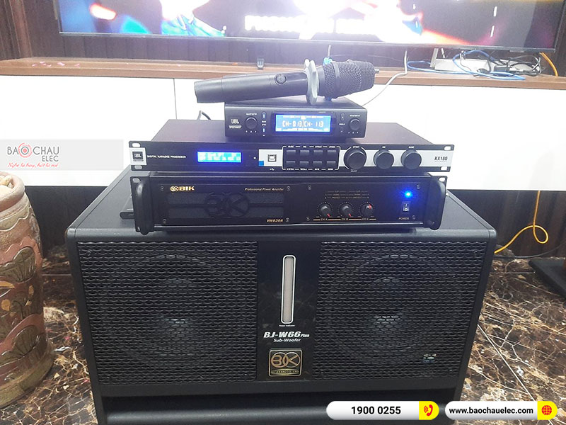 Dàn karaoke gia đình anh Toàn
