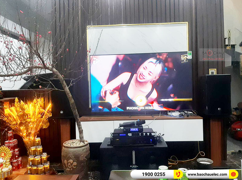 Dàn karaoke gia đình anh Toàn