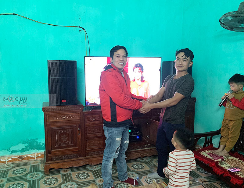 Dàn karaoke gia đình chị Hằng h5