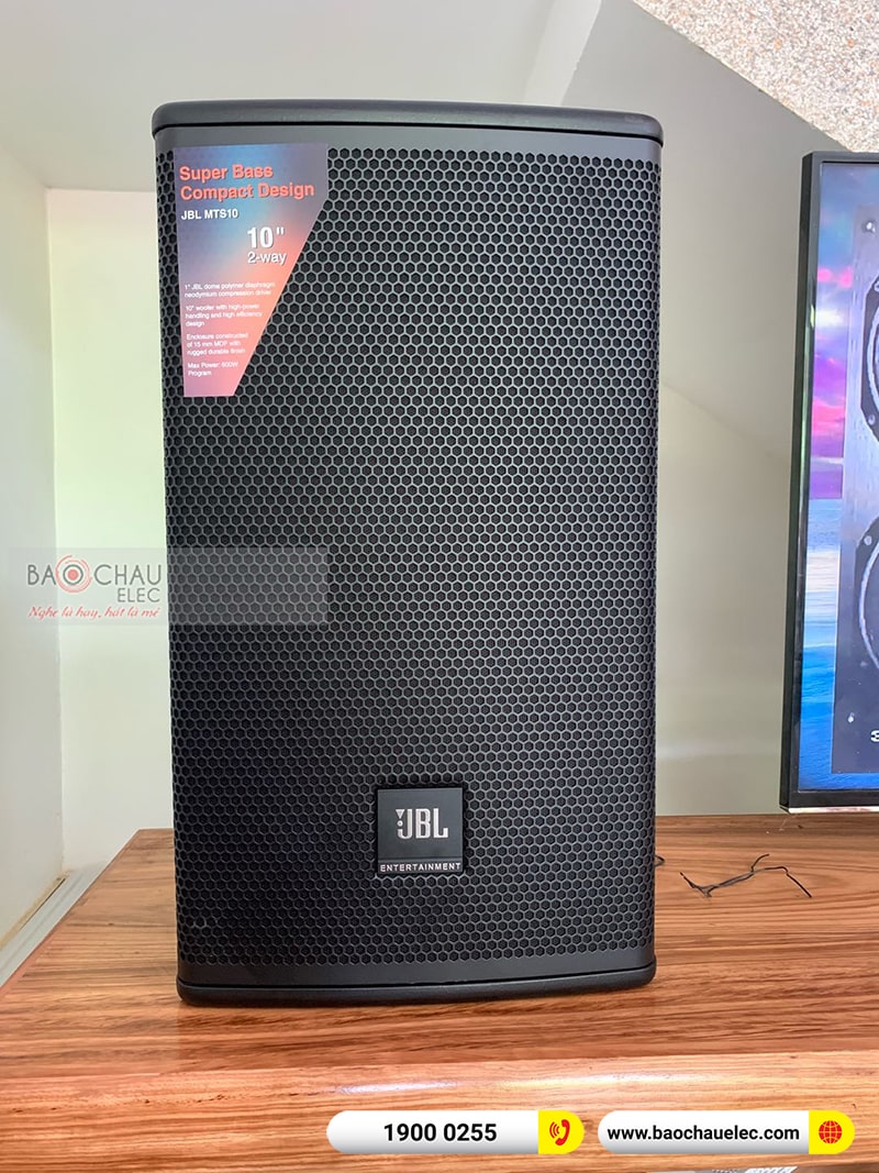 Lắp đặt dàn karaoke trị giá hơn 40 triệu đồng cho chị Huệ