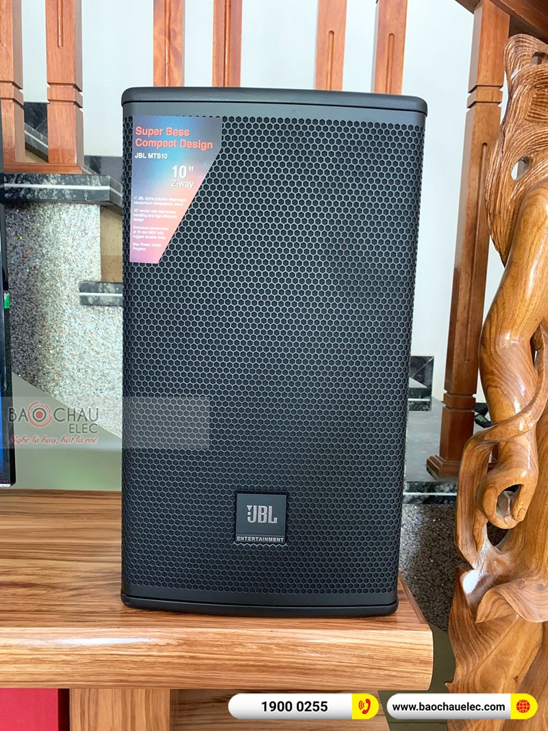 Lắp đặt dàn karaoke trị giá hơn 40 triệu đồng cho chị Huệ