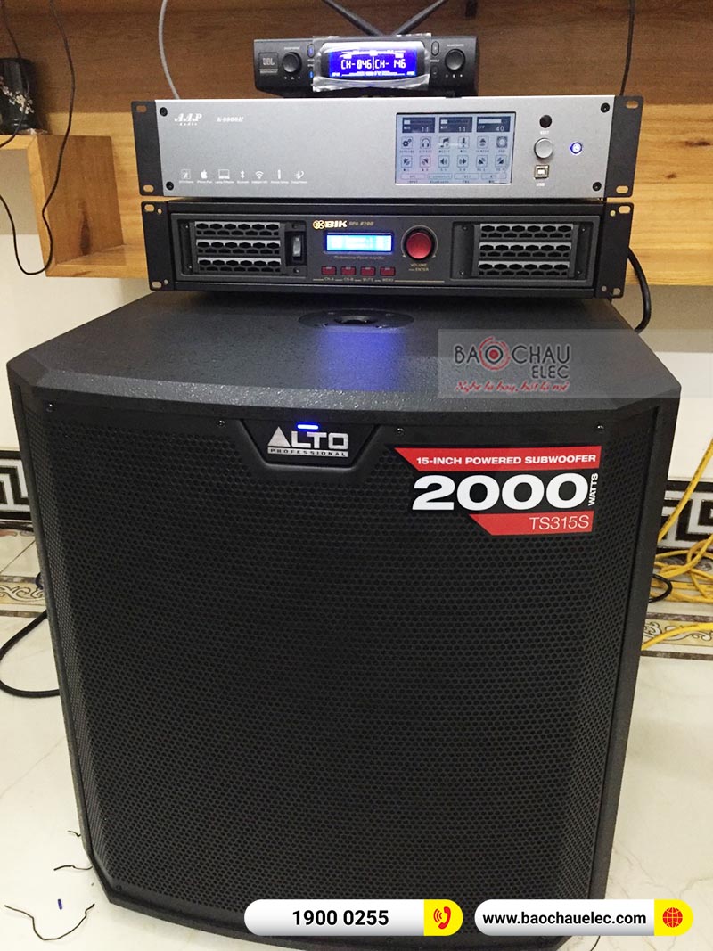 Dàn karaoke gia đình chị Thúy