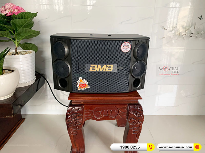 Dàn karaoke gia đình anh Quân