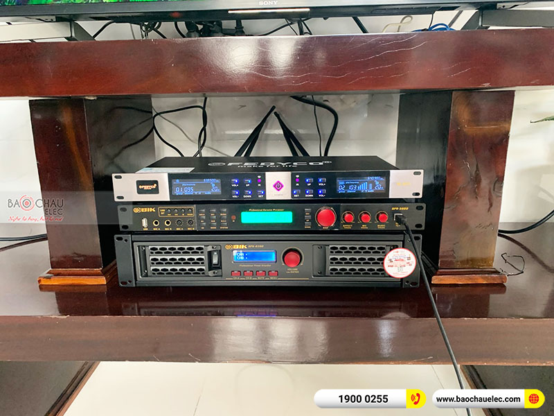 Dàn karaoke gia đình anh Quân