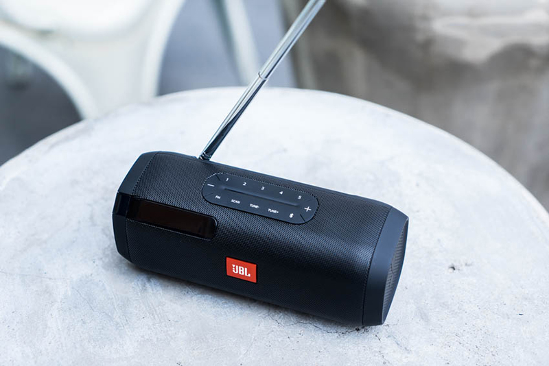 Loa bluetooth JBL Tuner FM cho chất âm cực hay