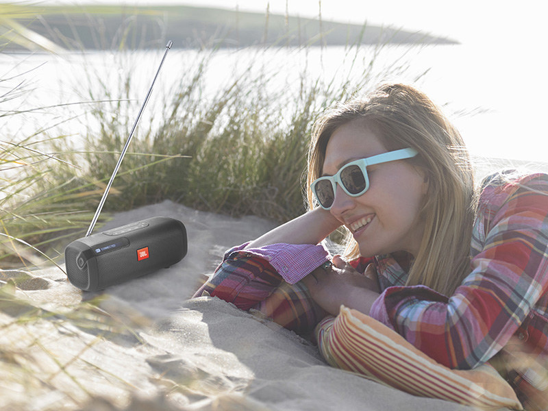 Loa bluetooth JBL Tuner FM hoạt động bền bỉ