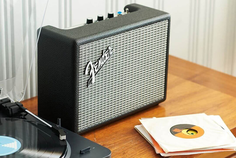Loa Fender Monterey