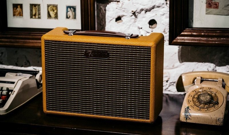 Loa Fender Monterey Tweed 