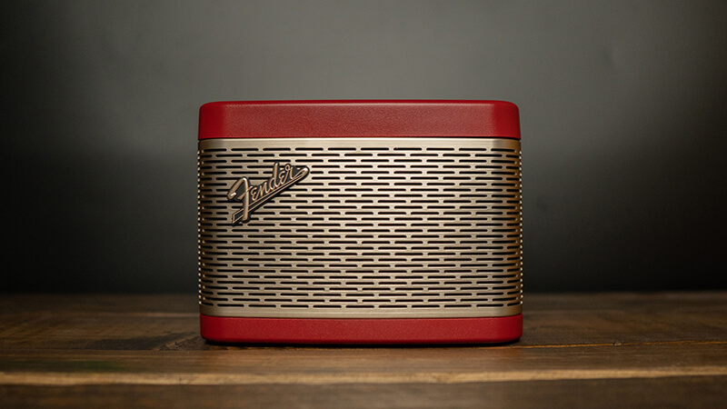 Loa Fender Newport 2