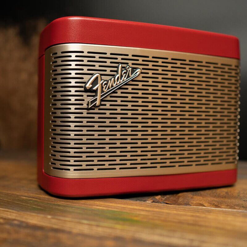 Loa Fender Newport 2