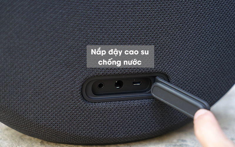 Loa Harman Kardon Onyx Studio 6 nắp đ&acirc;y cao su chống nước