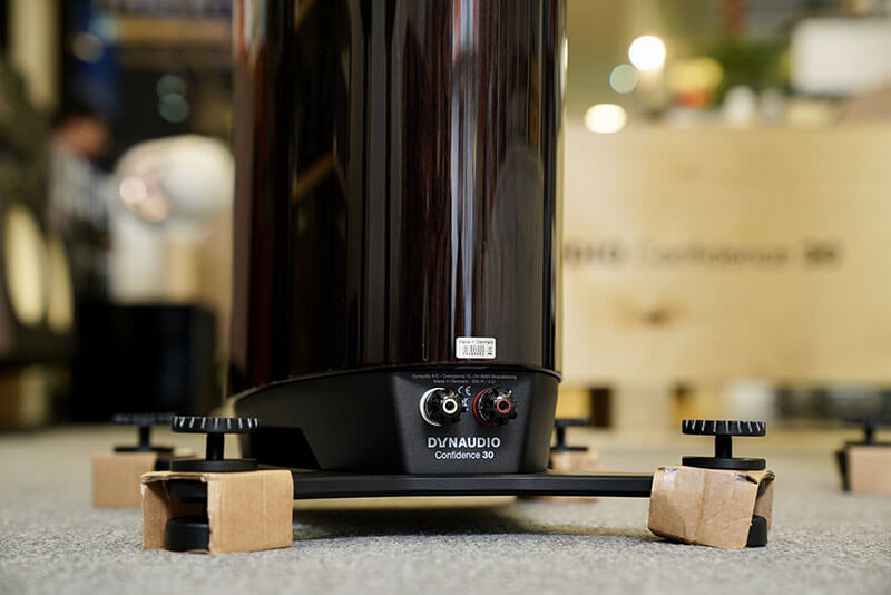 loa dynaudio confidence 30