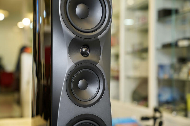 loa dynaudio confidence 30
