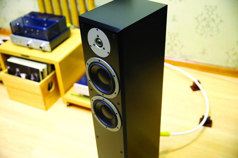 Loa Dynaudio Emit 30