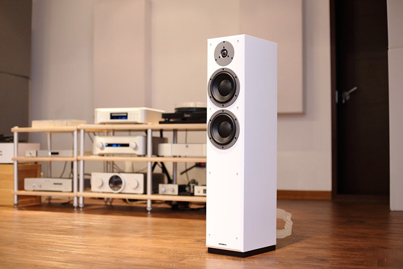 Loa Dynaudio Emit 30