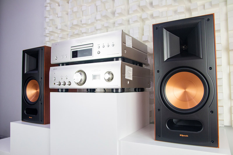 Loa Klipsch RB81II phối ghép dễ dàng