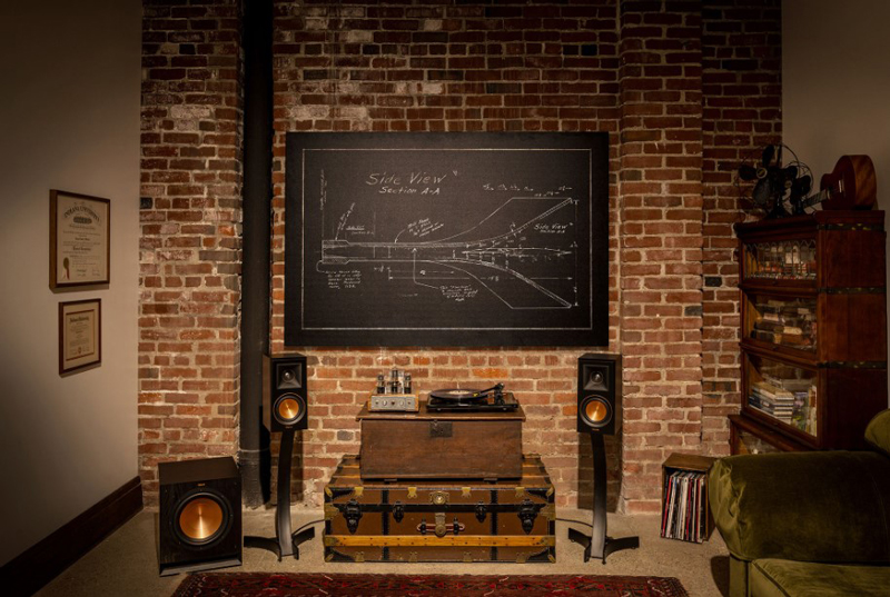 Loa nghe nhạc Klipsch RP-400M mang cho kh&ocirc;ng gian sự sang trọng, hiện đại