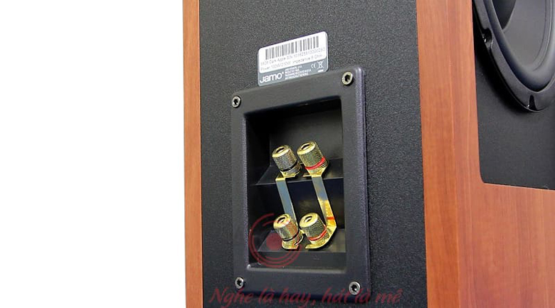 Loa Jamo S626 trang bị c&aacute;c cổng kết nối ở mặt sau