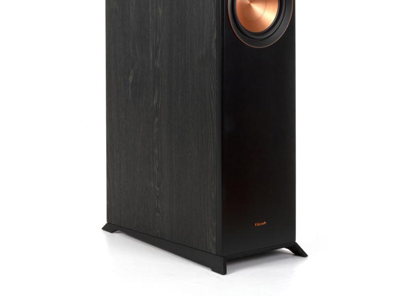 Loa nghe nhạc Klipsch RP-6000F được thiết kế phần ch&acirc;n đế loa bằng nh&ocirc;m cứng 