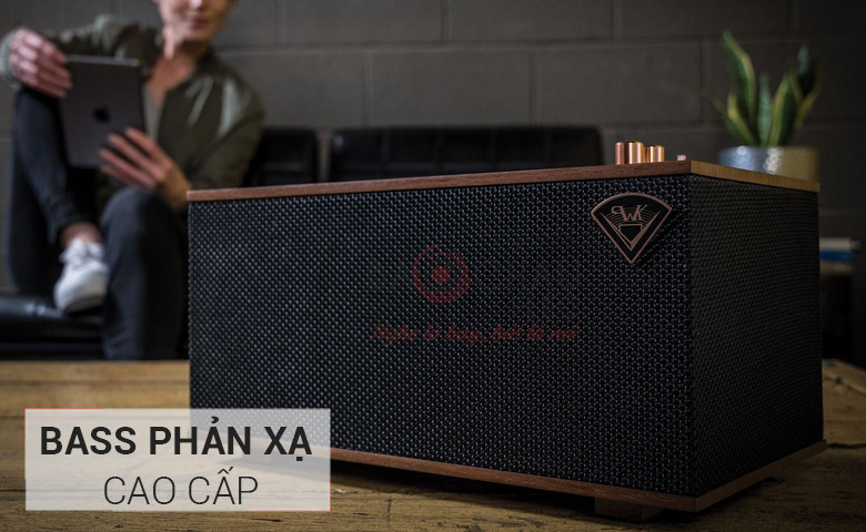 Loa Klipsch The Three có hệ thống bass phản xạ