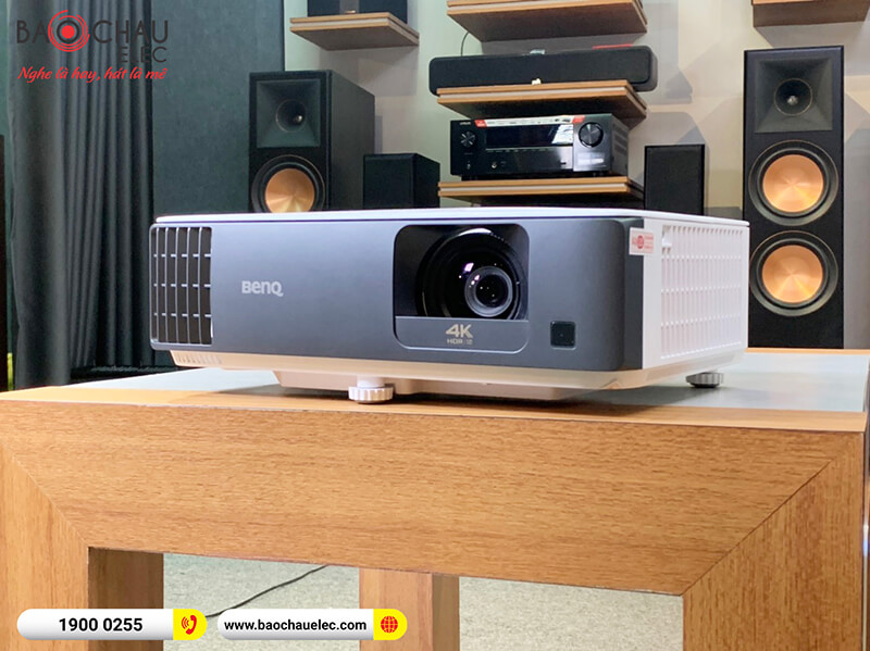 Máy chiếu BenQ TK700Sti 
