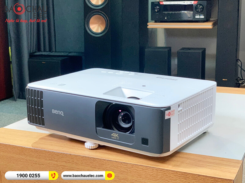 Máy chiếu BenQ TK700Sti