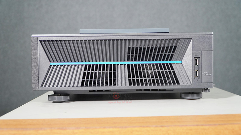 M&aacute;y chiếu BenQ V7050i
