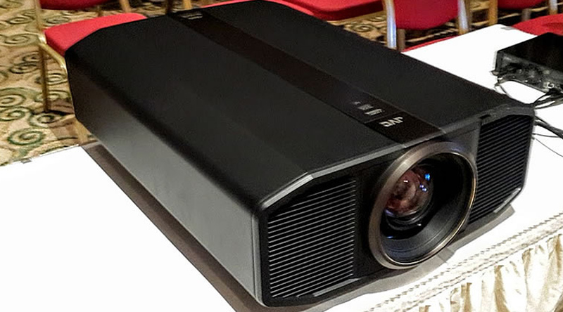  M&aacute;y chiếu JVC DLA-Z1