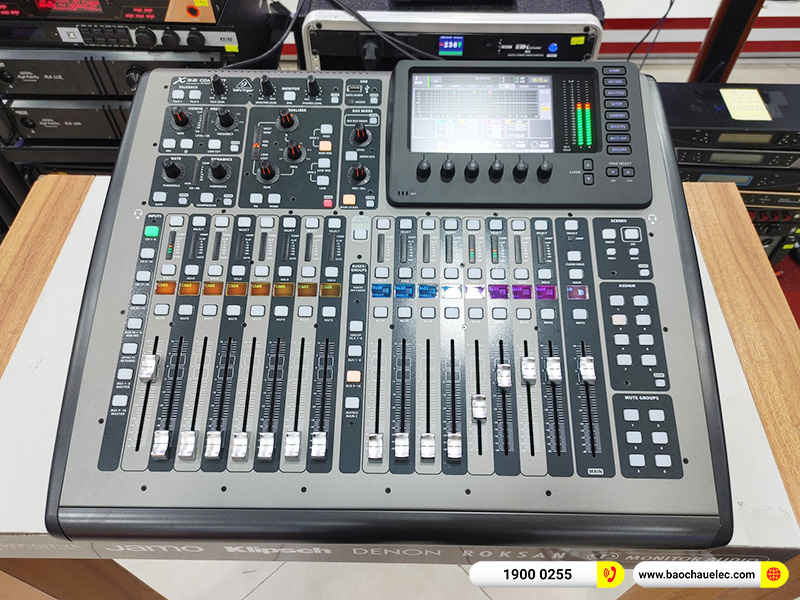 B&agrave;n mixer Behringer X32 Compact