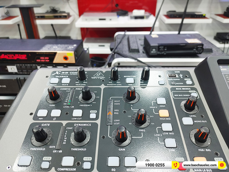 B&agrave;n mixer Behringer X32 Compact