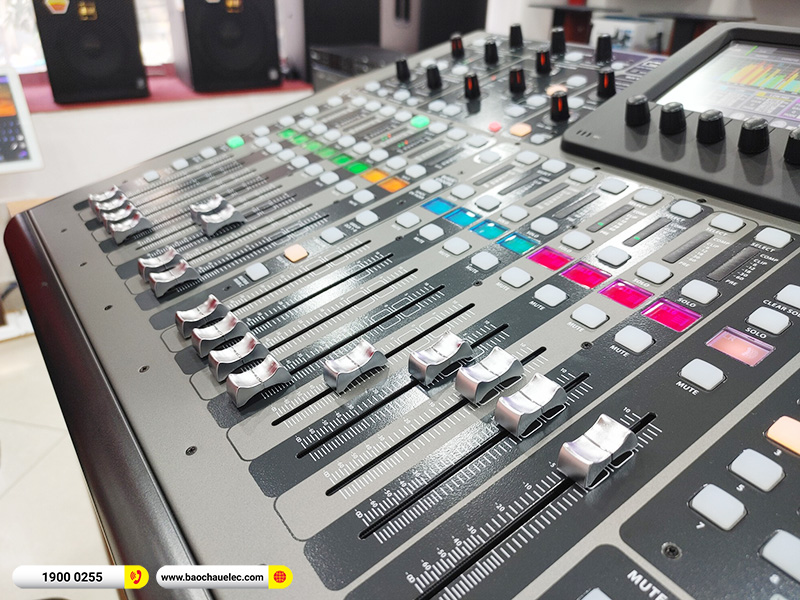 B&agrave;n mixer Behringer X32 Compact