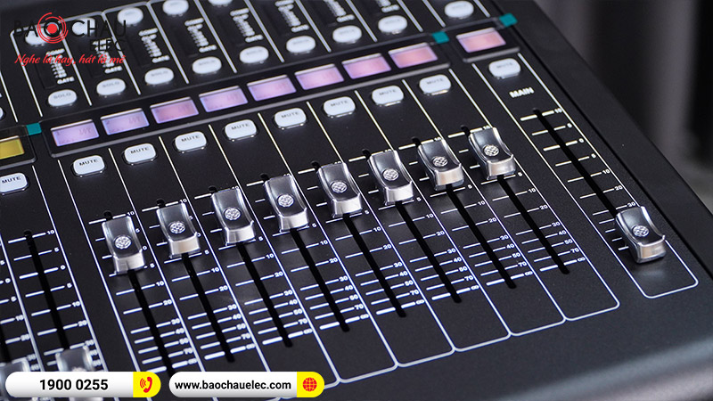 B&agrave;n mixer Midas M32R Live