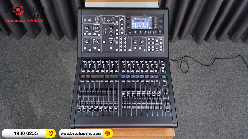 B&agrave;n mixer Midas M32R Live
