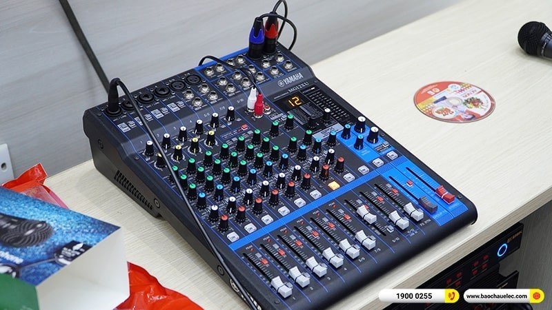 b&agrave;n mixer Yamaha MG12XU