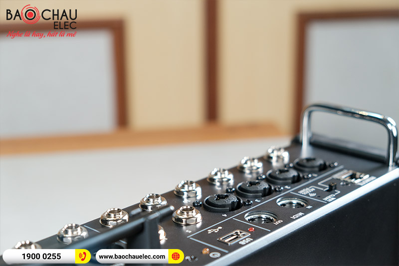 Mixer Behringer XR12