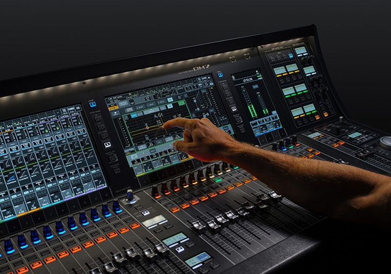 Mixer Yamaha DM7